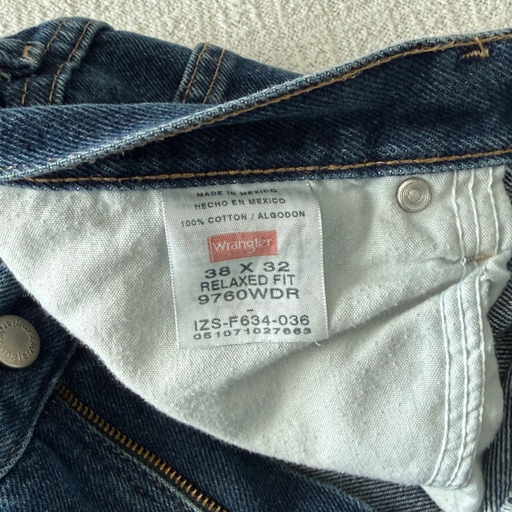 Wrangler Men's Blue Relaxed Fit Jeans - Picture 4 of 5